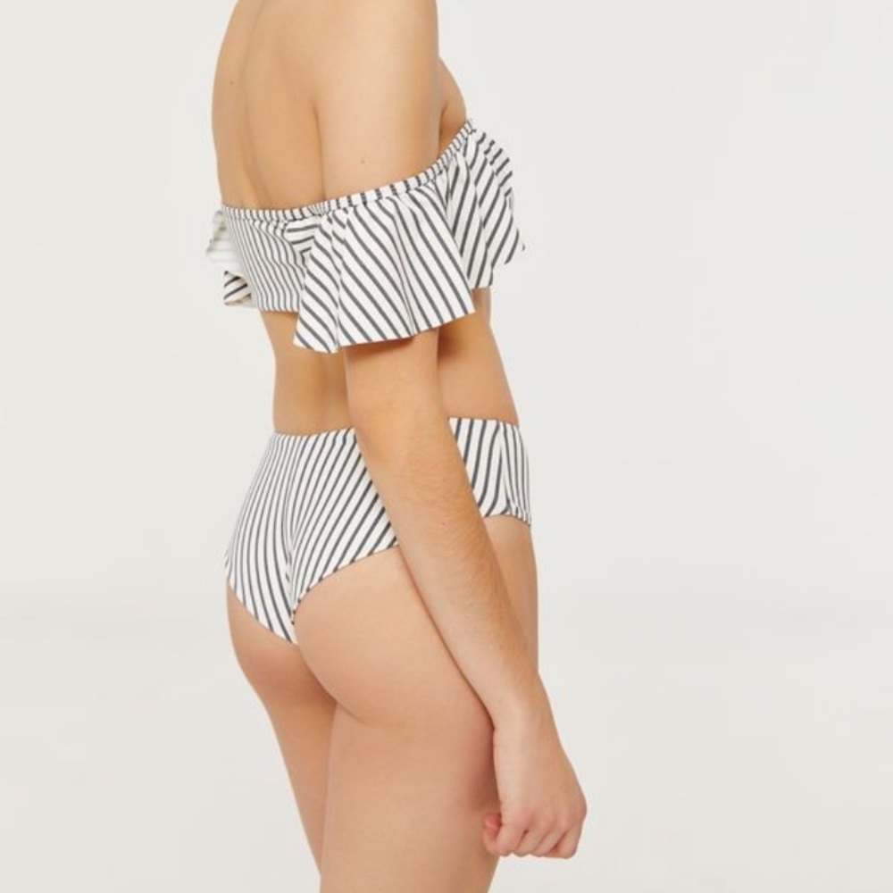 Ardene stripe bikini. New with tags. Size medium.